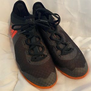 Adidas indoor soccer shoes size 5